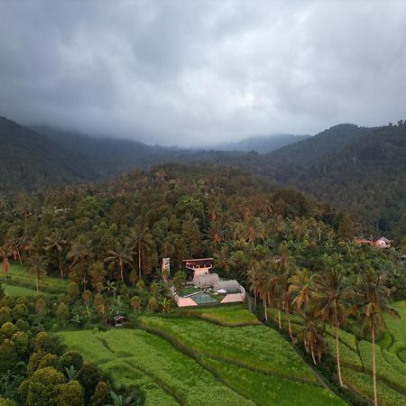 Utopiaku - Munduk Highlands Villa ภายนอก รูปภาพ