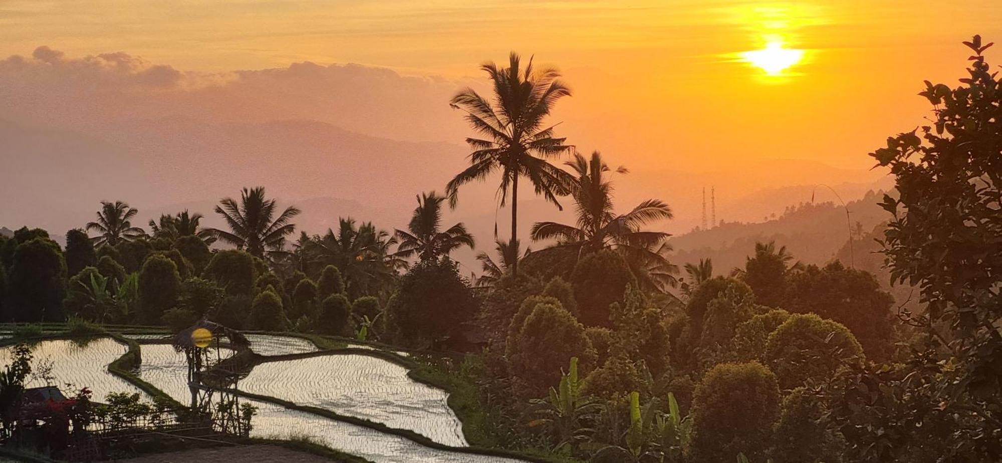 Utopiaku - Munduk Highlands Villa ภายนอก รูปภาพ
